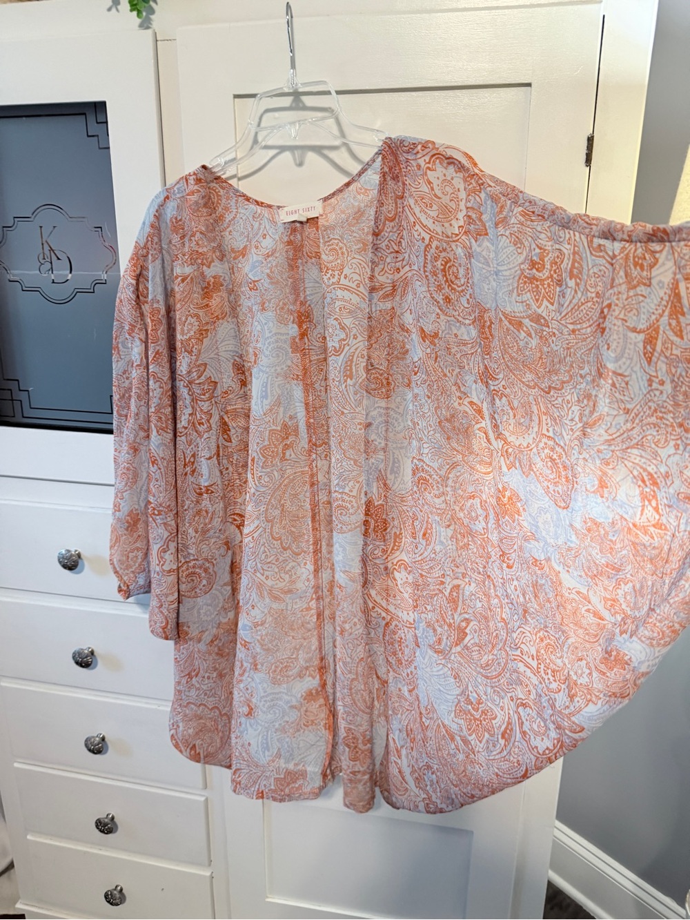 Eight Sixty Paisley Open-Front Kimono in Coral and Ivory - Picture 2 of 8